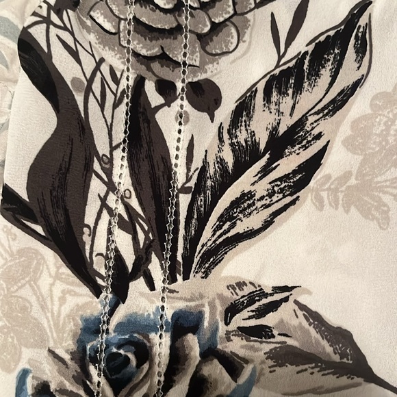 Gorgeous WHBM blouse, Price drop! EUC! $30 - Picture 9 of 10